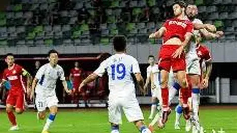 利物浦连胜强敌，24轮不败登顶积分榜，詹俊坚信冠军在望